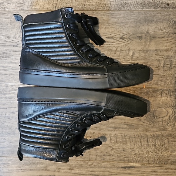 Twist & Tango size 37, US 7 Black Leather Ankle High Zip Up Boots - Picture 6 of 10